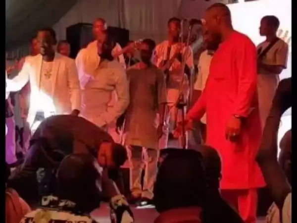 Video: Olamide Storms The Stage As He Prostrate For K1 De Ultimate At Pasuma